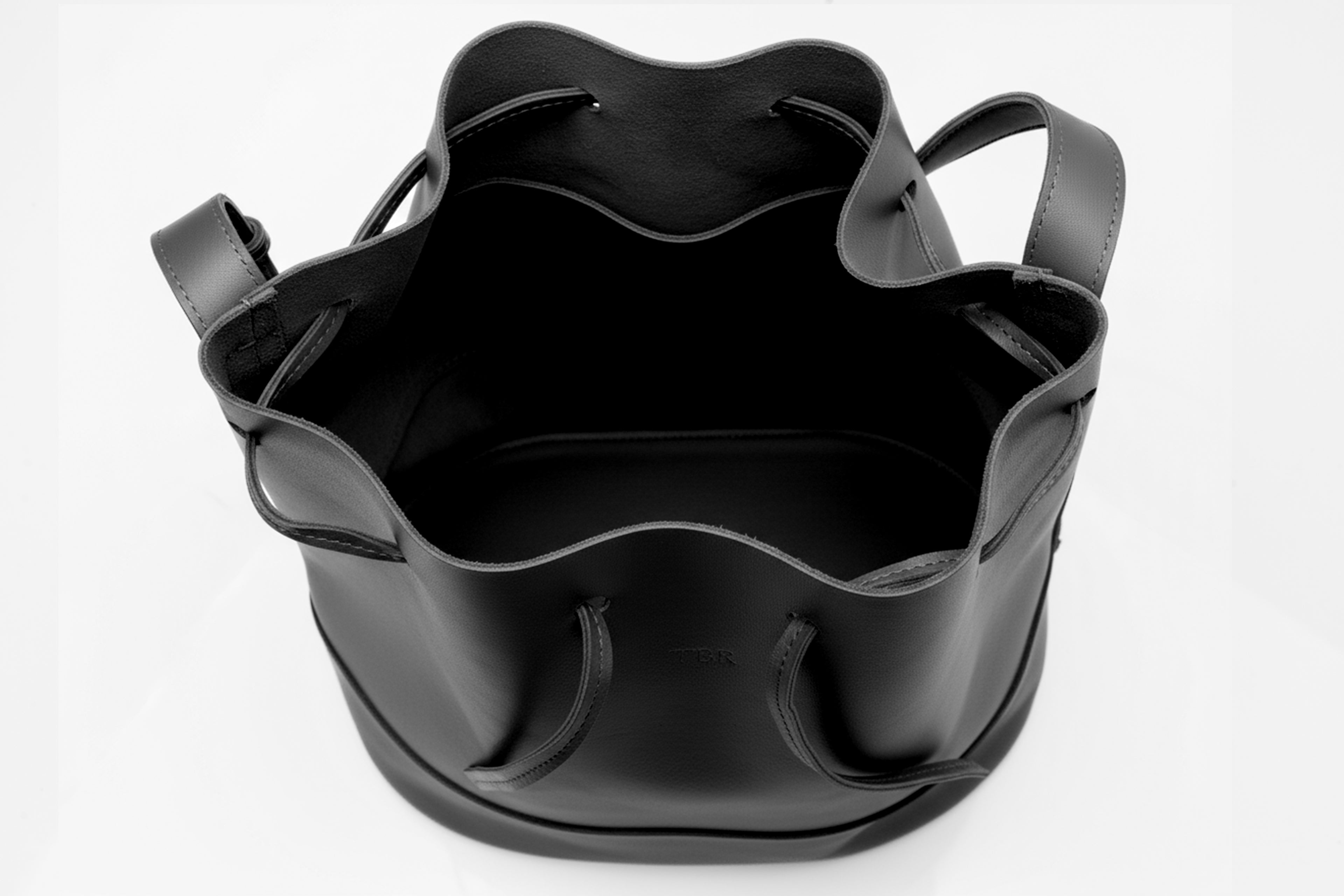 Jessa - Black leather