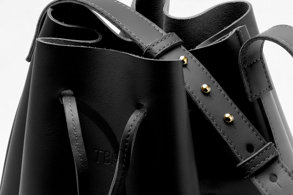 Jessa - Black leather